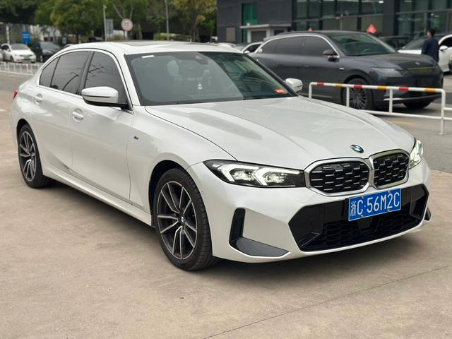 BMW 3 Series 2025 325Li M Sports suit exterior photo 3