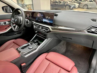 BMW 3 Series 2023 325Li M Conjunto deportivo interior foto 9 BMW 3 Series 2023 325Li M Conjunto deportivo interior foto 9