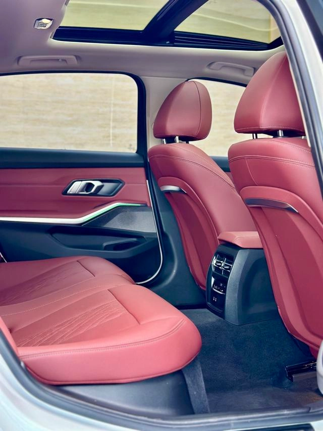 BMW 3 Series 2023 325Li M Conjunto deportivo interior foto 10 BMW 3 Series 2023 325Li M Conjunto deportivo interior foto 10