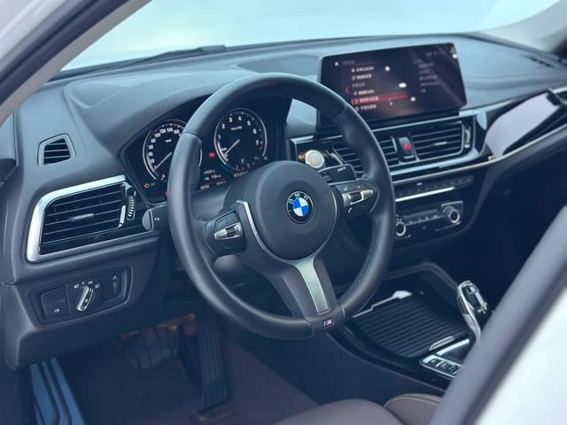 BMW 1 Series 2021 Restyling 125i M Sports Obsidian Night Edition exterior photo 4