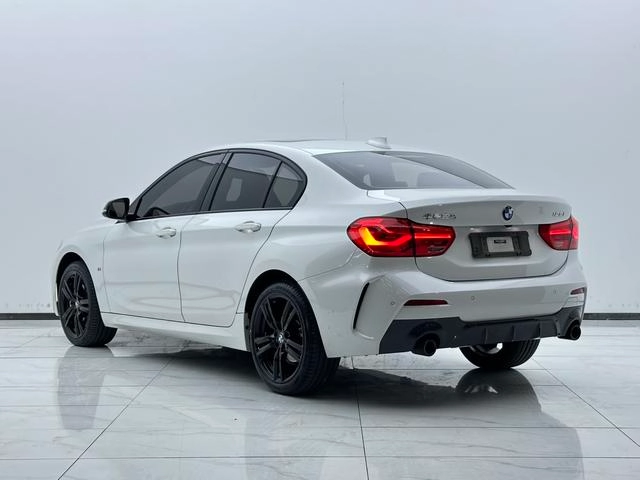 BMW 1 Series 2021 Restyling 125i M Sports Obsidian Night Edition interior photo 9