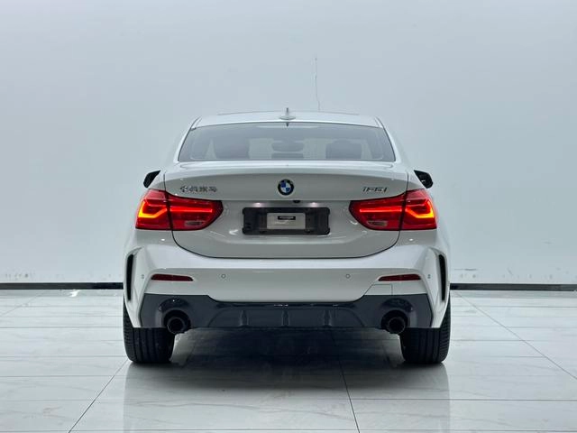 BMW 1 Series 2021 Restyling 125i M Sports Obsidian Night Edition interior photo 10