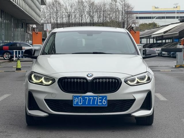 BMW 1 Series 2021 Restyling 125i M Sports Obsidian Night Edition exterior photo 2