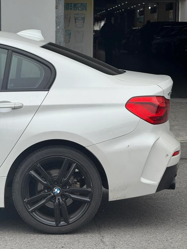 BMW 1 Series 2021 Restyling 125i M Sports Obsidian Night Edition exterior photo 5