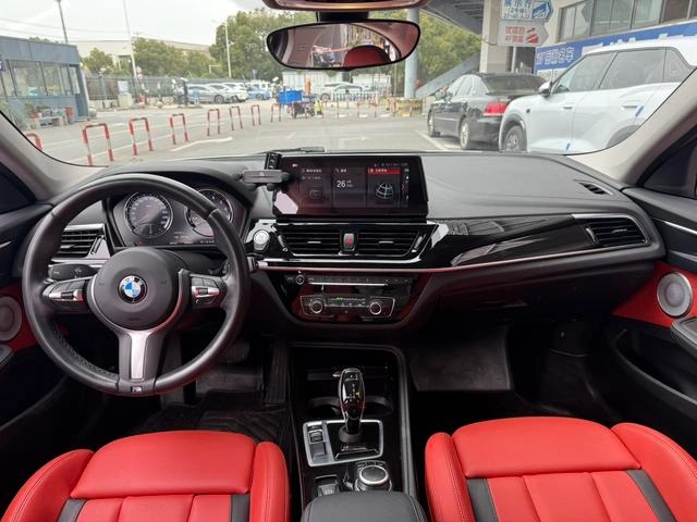 BMW 1 Series 2021 Restyling 125i M Sports Obsidian Night Edition interior photo 14