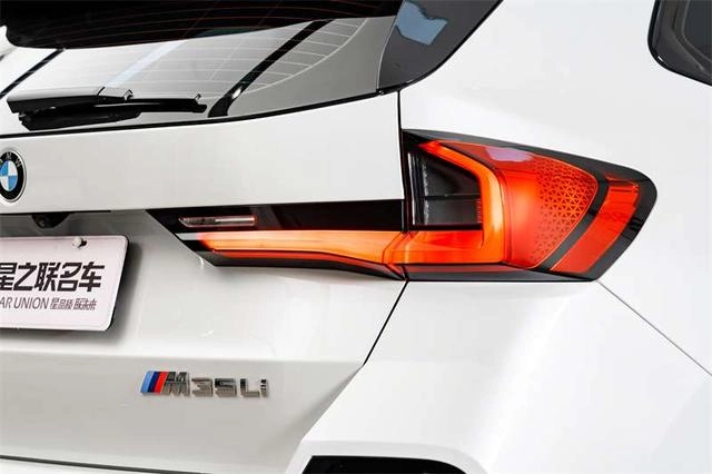BMW X1 2024 M35Li extérieur photo 9