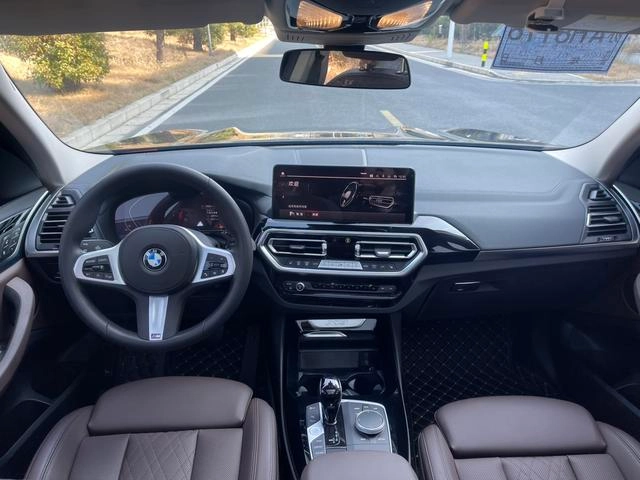 BMW X3 2022 Restyling xDrive25i M Sports suit interior photo 11