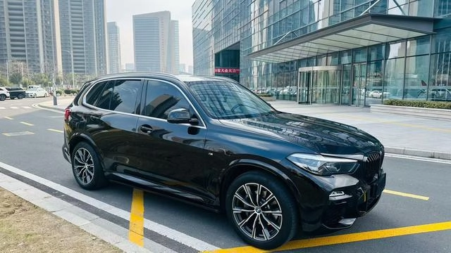 BMW X5 2021 xDrive30i M Sports suit exterior photo 3