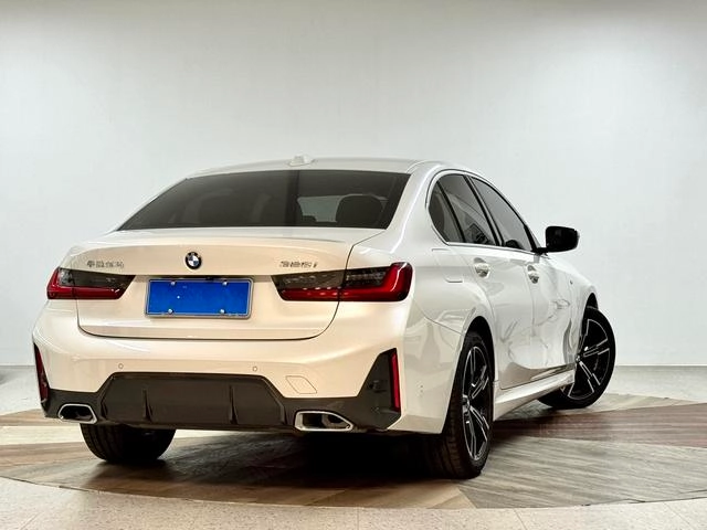 BMW 3 Series 2023 325i M Sports suit exterior photo 3