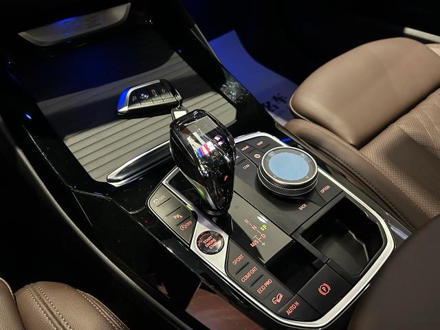 BMW X3 2022 xDrive25i M Sports suit interior photo 12