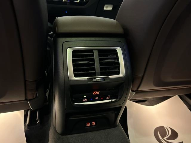 BMW X3 2022 xDrive25i M Sports suit interior photo 13
