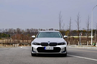 BMW 3 Series 2023 325Li M Sports suit exterior photo 2