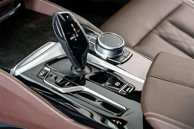 BMW 5 Series 2022 Вторичная модификация 525Li M Спортивный костюм интерьер фото 11