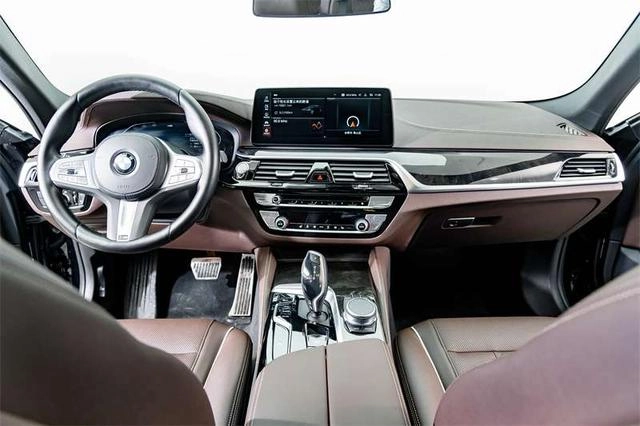 BMW 5 Series 2022 Вторичная модификация 525Li M Спортивный костюм интерьер фото 12