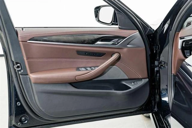 BMW 5 Series 2022 Вторичная модификация 525Li M Спортивный костюм интерьер фото 16