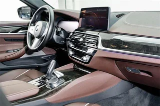 BMW 5 Series 2022 Вторичная модификация 525Li M Спортивный костюм интерьер фото 17