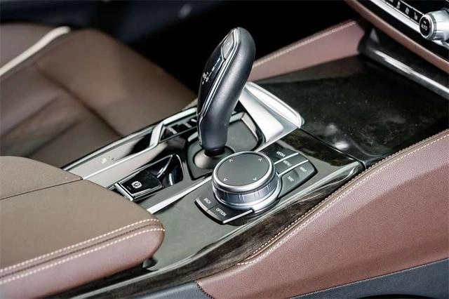 BMW 5 Series 2022 Вторичная модификация 525Li M Спортивный костюм интерьер фото 18