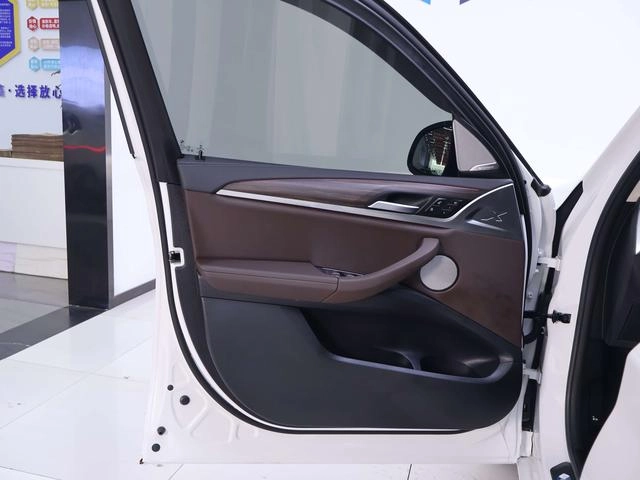 BMW X3 2022 xDrive30i Leading Type M Obsidian Night Suit interior photo 20