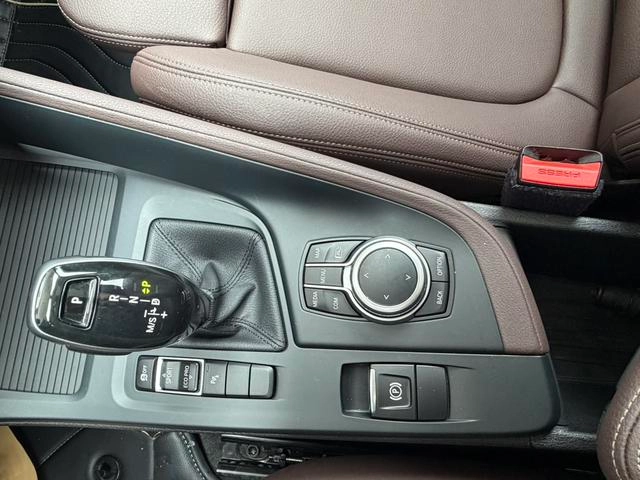 BMW X1 2022 sDrive25Li Leading Type interior photo 15