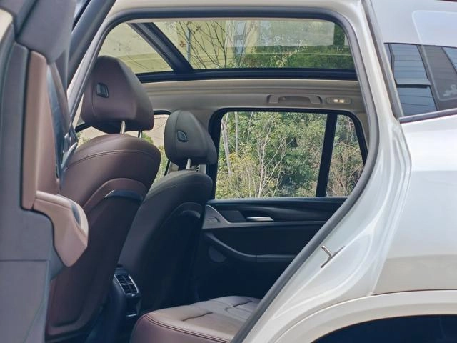BMW X3 2022 xDrive30i Leading Type M Obsidian Night Suit interior photo 11
