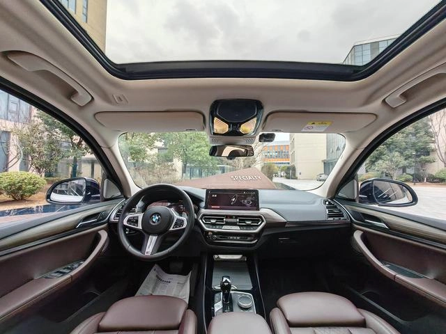 BMW X3 2022 xDrive30i Leading Type M Obsidian Night Suit interior photo 12