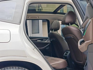 BMW X3 2022 xDrive30i Leading Type M Obsidian Night Suit interior photo 13