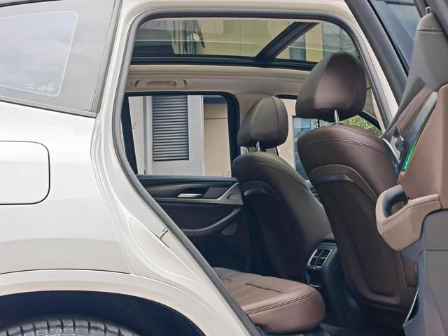 BMW X3 2022 xDrive30i Leading Type M Obsidian Night Suit interior photo 13