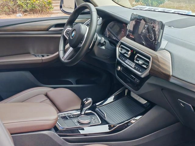 BMW X3 2022 xDrive30i Leading Type M Obsidian Night Suit interior photo 15