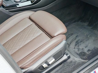 BMW X3 2022 xDrive30i Leading Type M Obsidian Night Suit interior photo 16