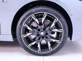 BMW 2 Series 2025 225L M Set de nuit de sport extérieur photo 7