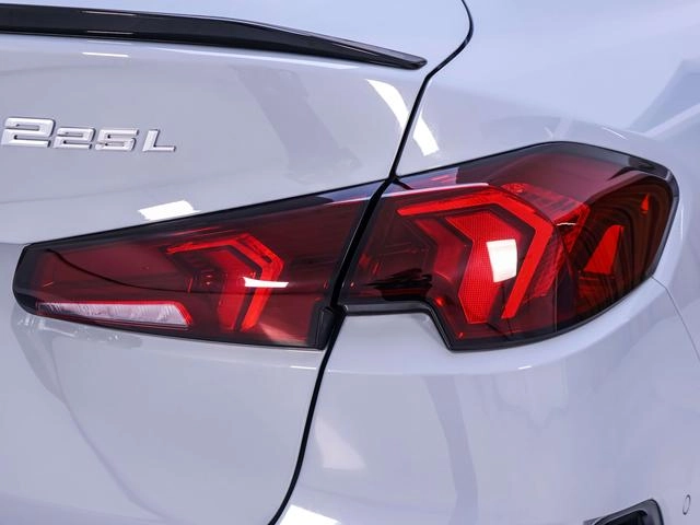BMW 2 Series 2025 225L M Set de nuit de sport extérieur photo 10