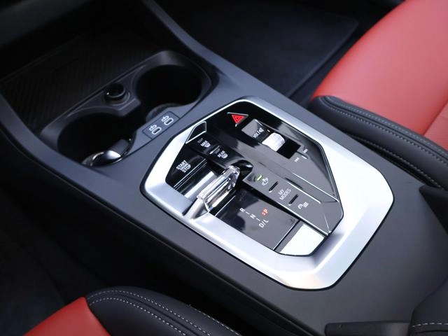 BMW 2 Series 2025 225L M Set de nuit de sport intérieur photo 13