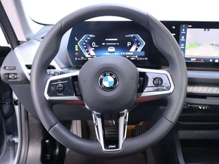 BMW 2 Series 2025 225L M Set de nuit de sport intérieur photo 17