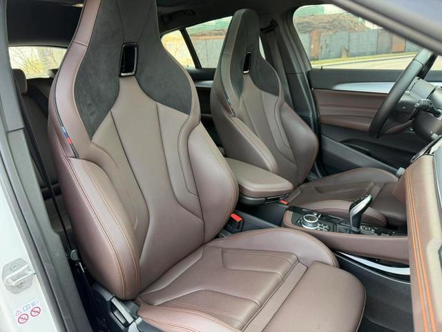 BMW X2 2021 Restyling sDrive25i Obsidian Night Edition interior photo 12