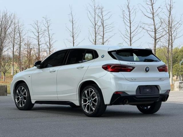 BMW X2 2021 Restyling sDrive25i Obsidian Night Edition interior photo 17