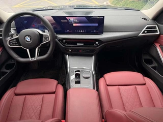 BMW 3 Series 2025 325Li M Conjunto deportivo interior foto 7
