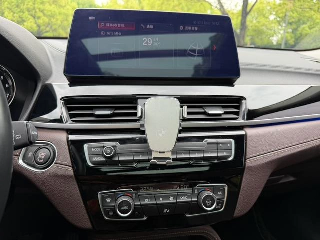 BMW X2 2022 sDrive25i M Off-road suit interior photo 14