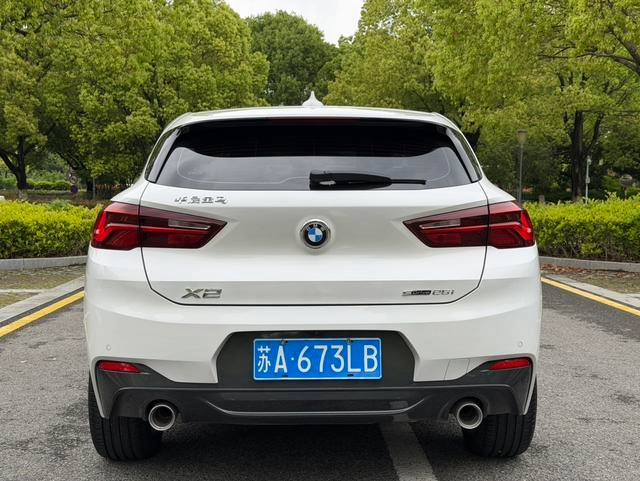 BMW X2 2022 sDrive25i M Off-road suit interior photo 20