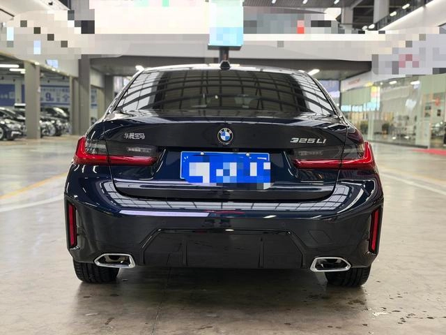 BMW 3 Series 2025 325Li M Sports suit interior photo 8