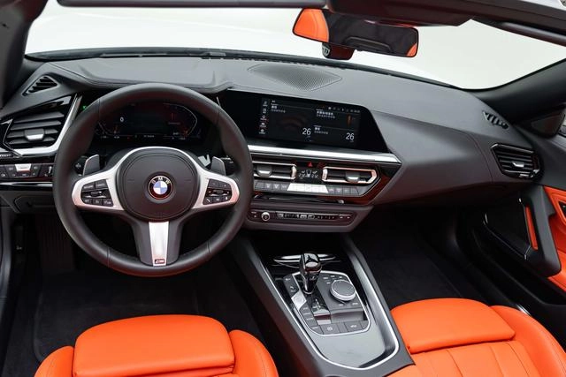 BMW Z4 2023 sDrive 25i M Sports suit interior photo 11