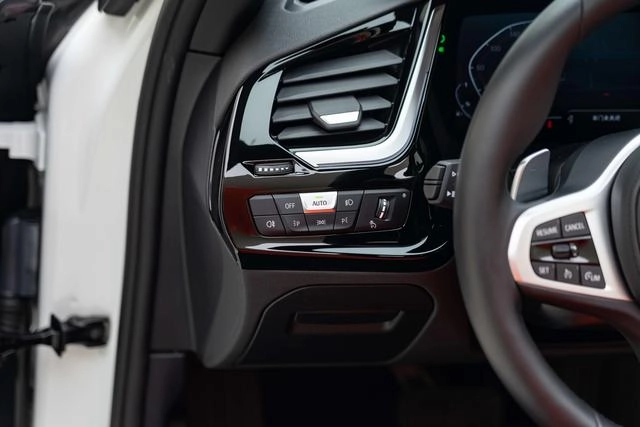 BMW Z4 2023 sDrive 25i M Sports suit interior photo 16