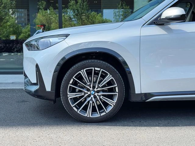 BMW X1 2023 xDrive25Li X Design Suit exterior photo 5
