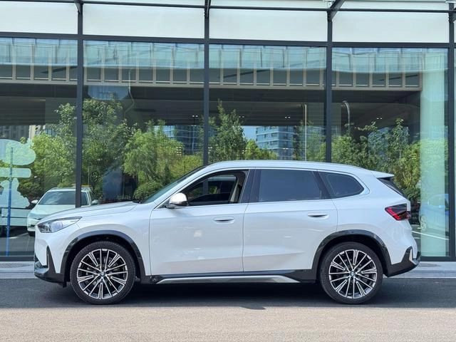 BMW X1 2023 xDrive25Li X Design Suit exterior photo 6