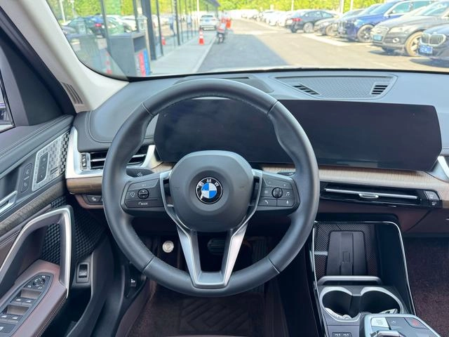 BMW X1 2023 xDrive25Li X Design Suit interior photo 11