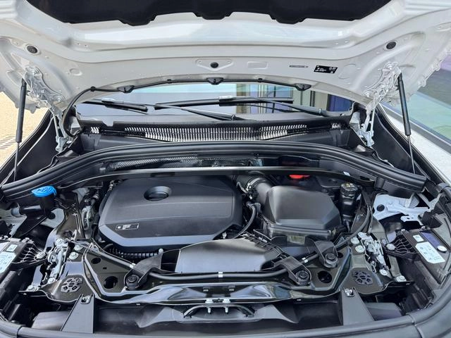 BMW X1 2023 xDrive25Li X Design Suit interior photo 14