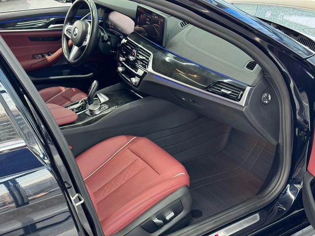 BMW 5 Series 2022 Segundo cambio 525Li M Conjunto deportivo interior foto 7