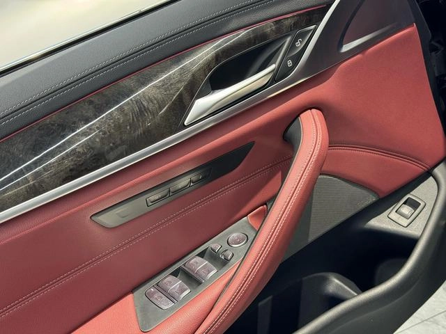 BMW 5 Series 2022 Segundo cambio 525Li M Conjunto deportivo interior foto 8