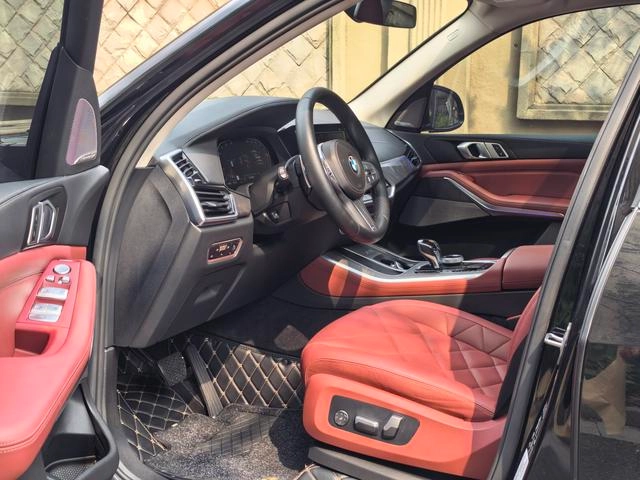 BMW X5 2022 xDrive 30Li M Sports suit exterior photo 3