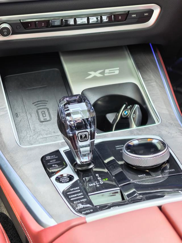 BMW X5 2022 xDrive 30Li M Sports suit exterior photo 6