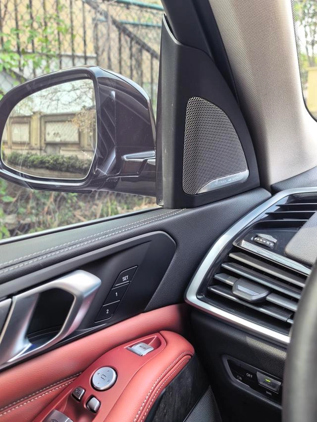 BMW X5 2022 xDrive 30Li M Sports suit interior photo 9